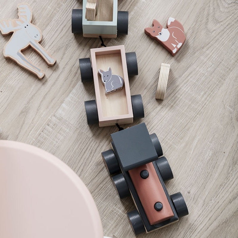 Houten trein met dieren