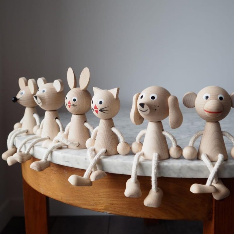 Zittend houten Konijn