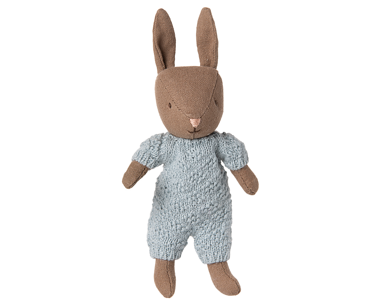 Maileg Rabbit Micro Brown - Blauw gebreid pakje