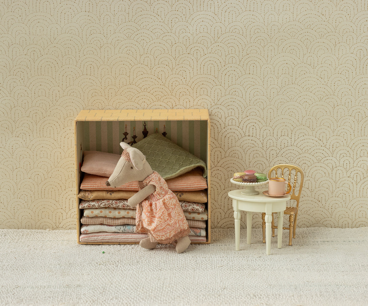 Maileg Vintage Side Table Mouse - Off White