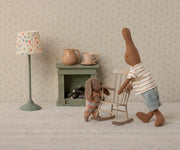 Maileg Bunny Micro Brown - Gebreid pakje in oudroze
