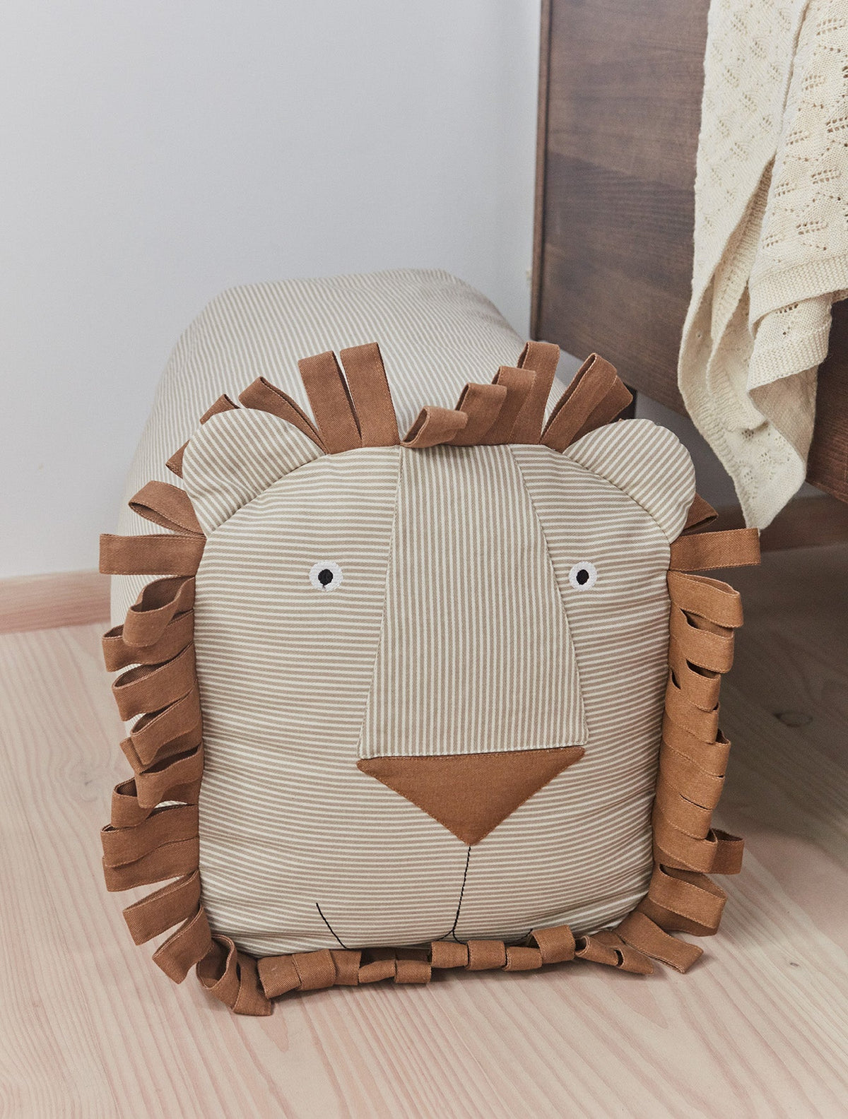 Lobo Lion - Ride On Lion - Karamel